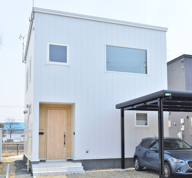 白ガルバ外壁 ナチュラルモダンの家 三愛地所 札幌の新築一戸建て